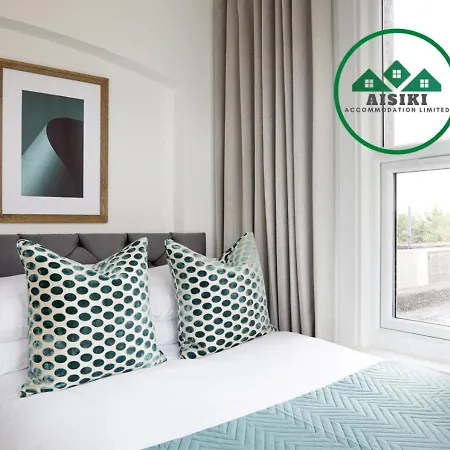 Aisiki Stays Apartments At North Finchley, 3-Bedroom & 2-Bathroom, Pet-Friendly Flat, King Or Twin Beds With Free Wi-Fi